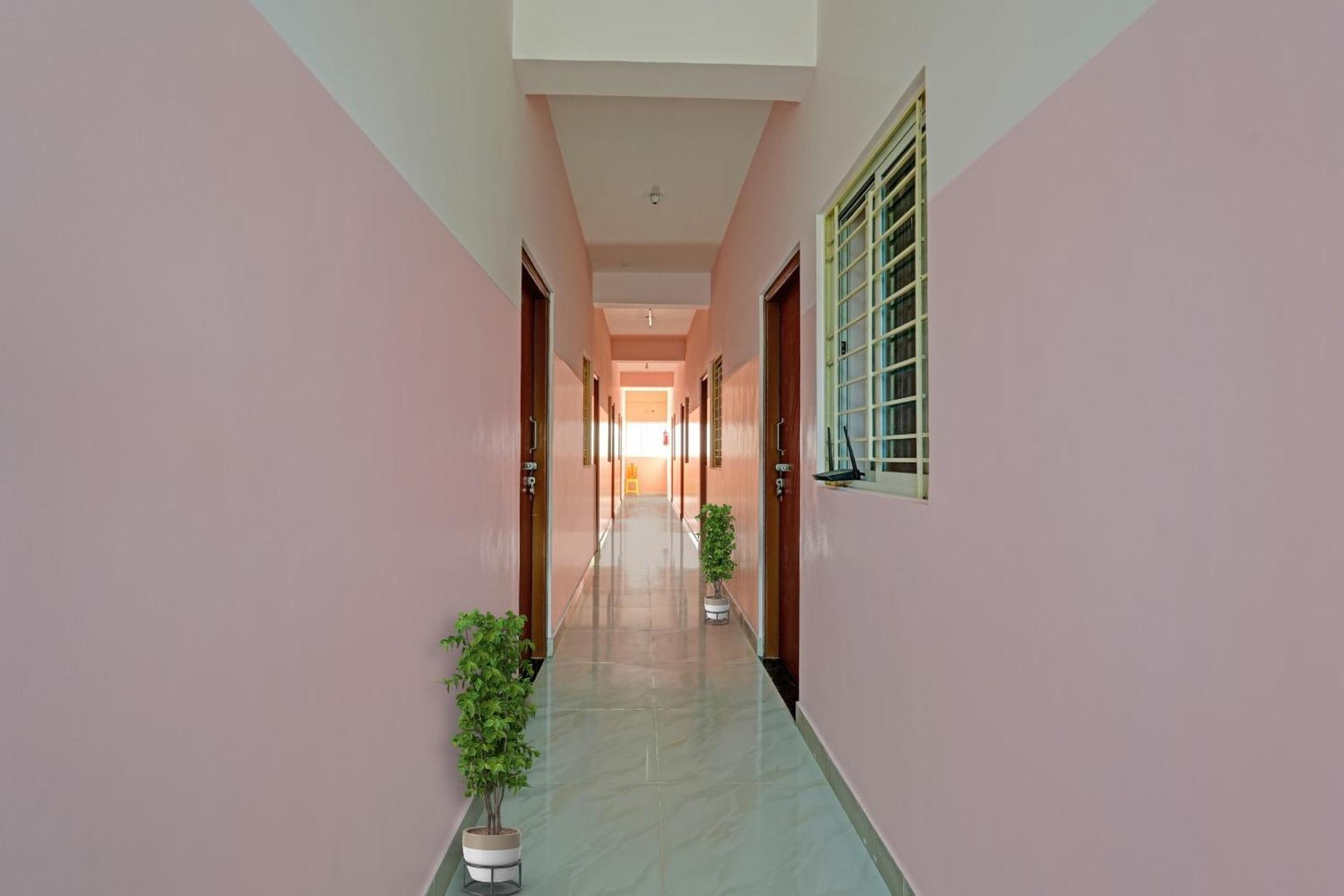 Spot On Sanjay Lodge Yelahanka Esterno foto